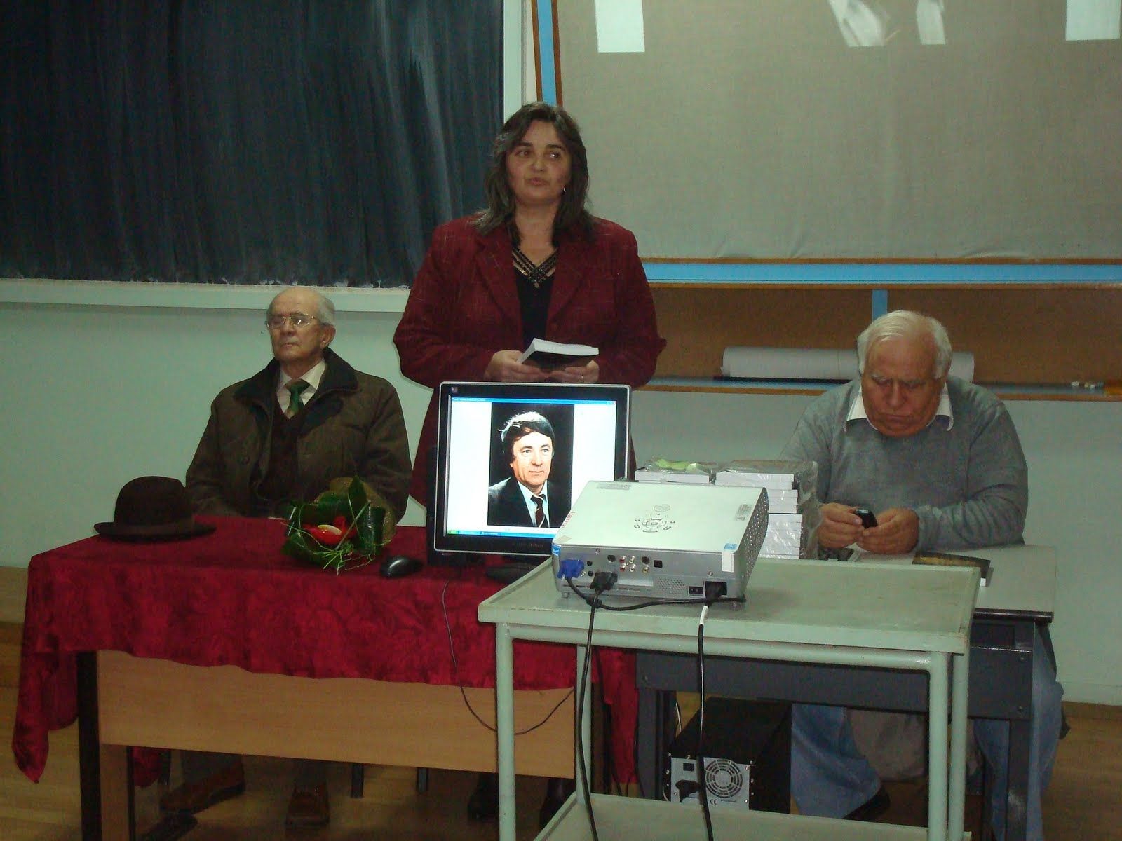 Viorel Onitiu(stg), Angela Candrea(centru), Ioan Gaina(dr), Augustin Pintea - autor la monografie(foto)